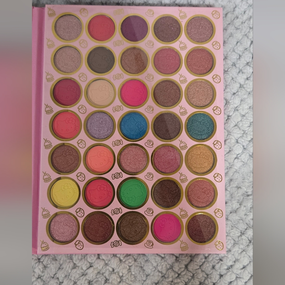 Hello Kitty 35 Colors Eyeshadow Palette- Pink And Whitte - Picture 2 of 3